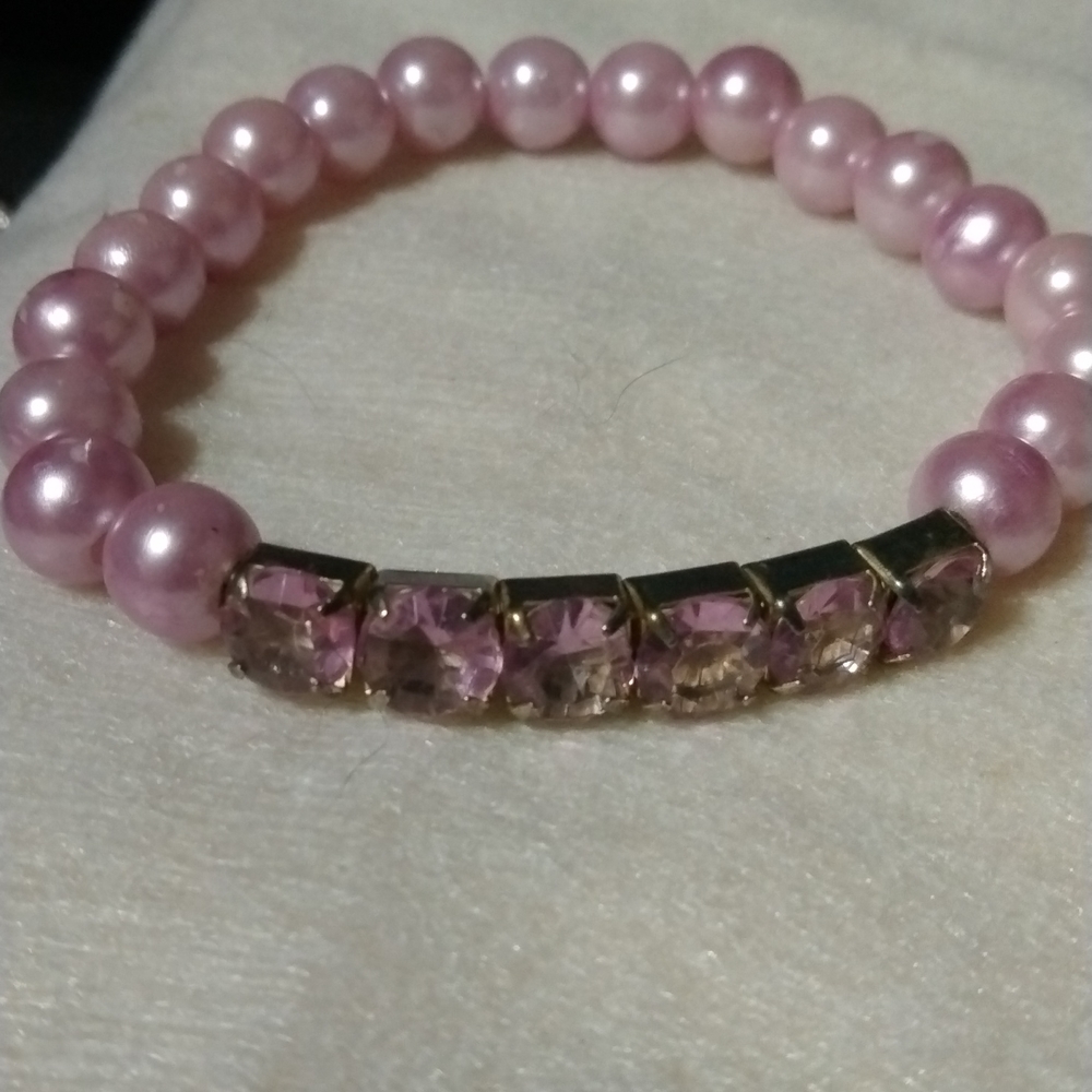 Girls lavender purple bracelet stretch NWT (sku 681)